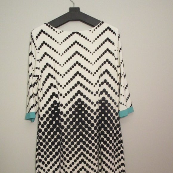 Loose Dress - Business Attire - Picture 3 of 4